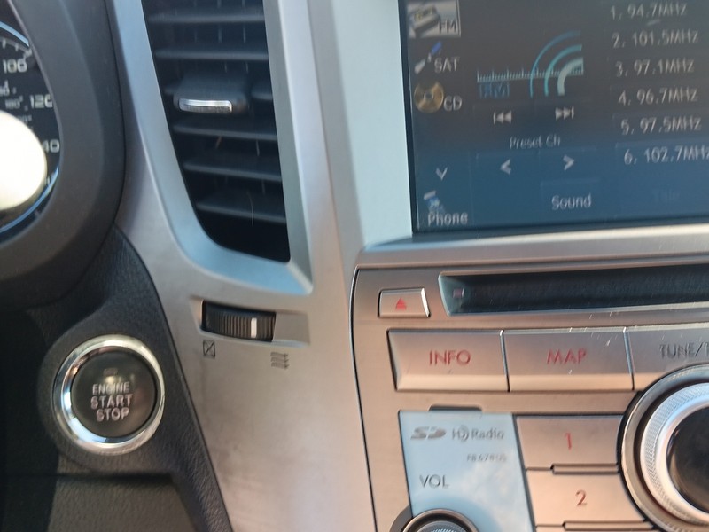 Subaru Outback Vehicle Full-screen Gallery Image 23