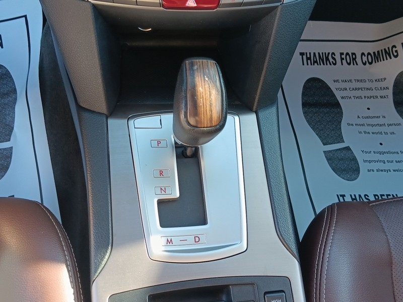 Subaru Outback Vehicle Full-screen Gallery Image 24