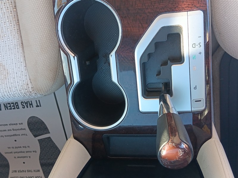 Toyota Camry Vehicle Full-screen Gallery Image 15