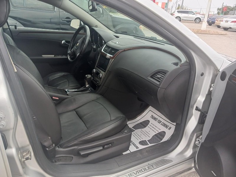 Chevrolet Malibu Vehicle Full-screen Gallery Image 5