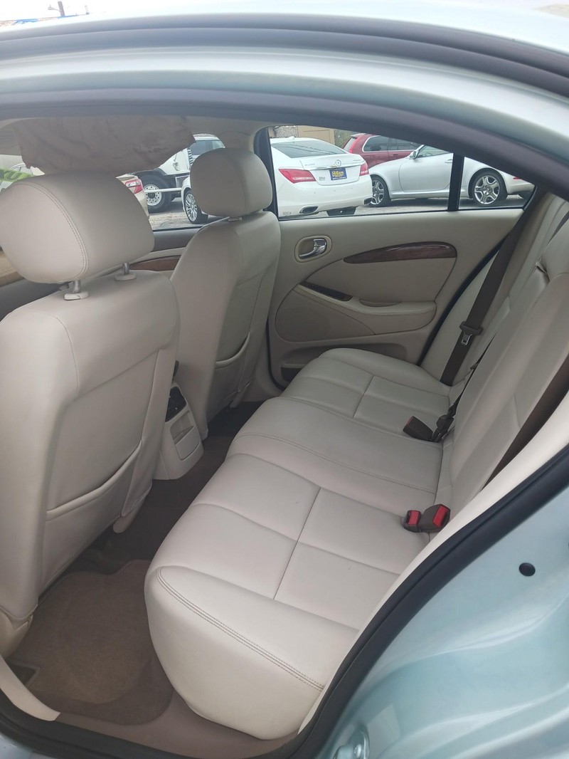 Jaguar S-Type Vehicle Full-screen Gallery Image 5