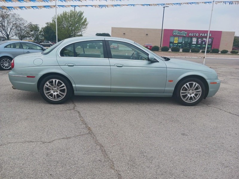 Jaguar S-Type Vehicle Full-screen Gallery Image 7