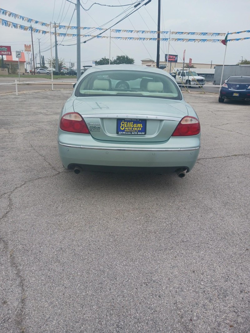 Jaguar S-Type Vehicle Full-screen Gallery Image 11