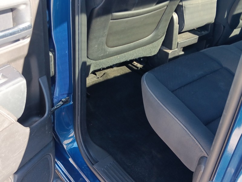 Chevrolet Silverado 1500 Vehicle Full-screen Gallery Image 12