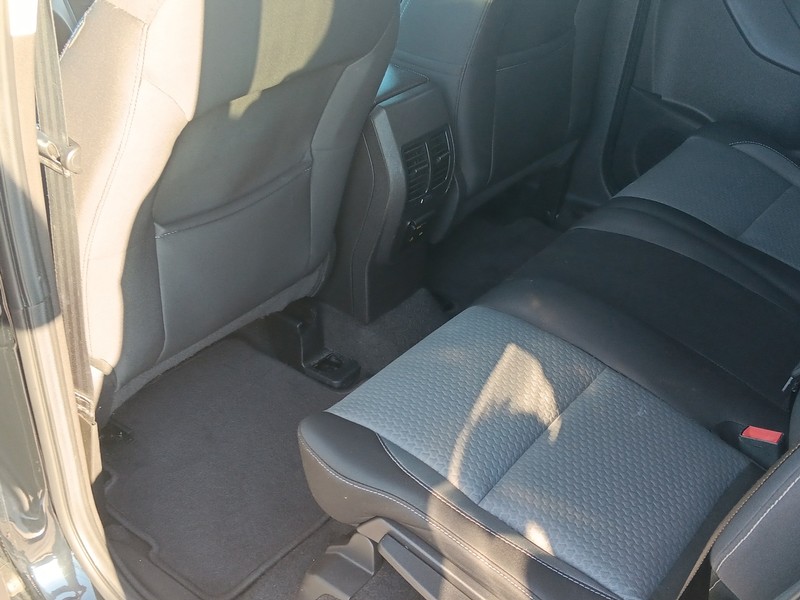 Ford Escape Vehicle Full-screen Gallery Image 12