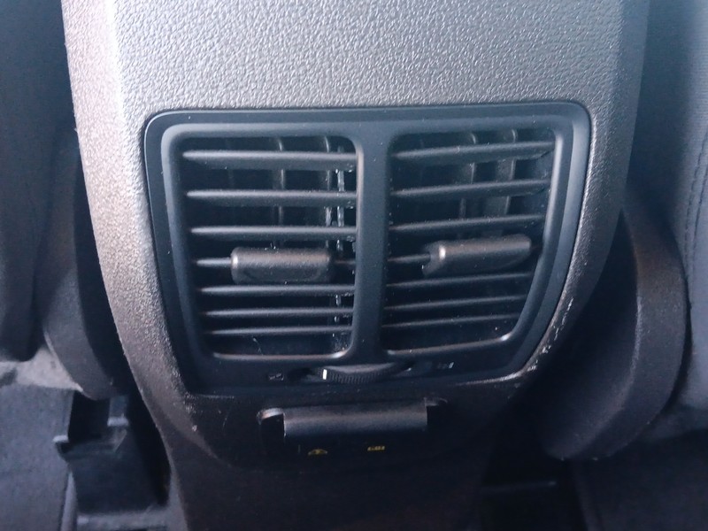 Ford Escape Vehicle Full-screen Gallery Image 15