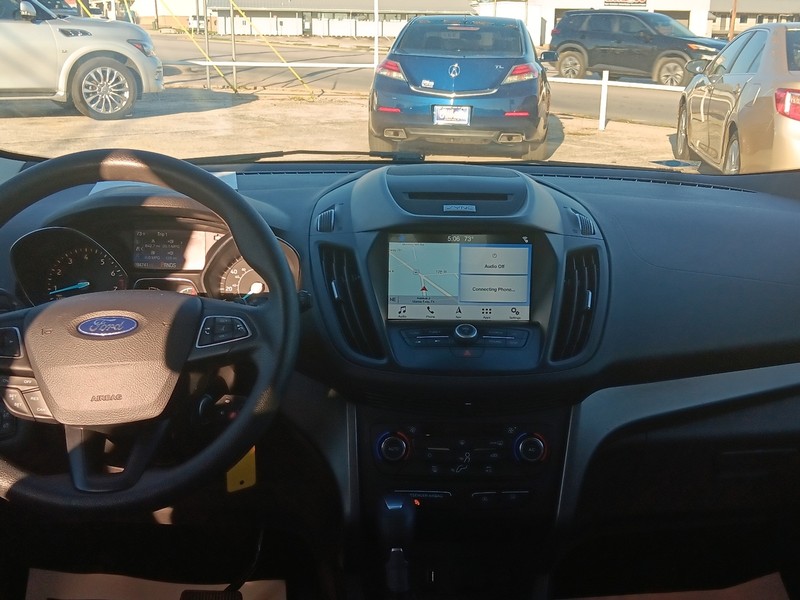 Ford Escape Vehicle Full-screen Gallery Image 16