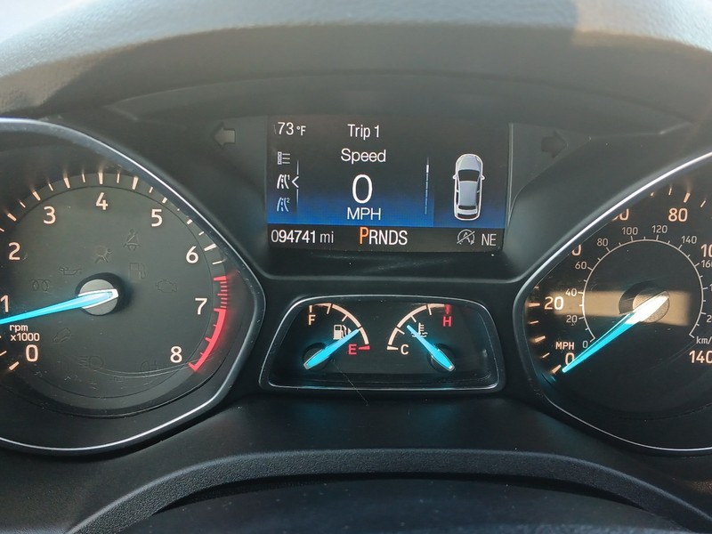 Ford Escape Vehicle Full-screen Gallery Image 19