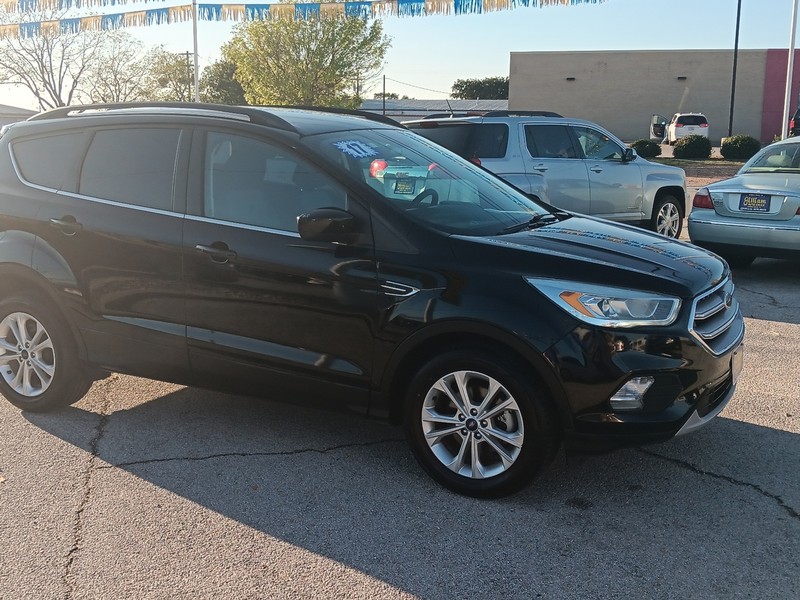 Ford Escape Vehicle Full-screen Gallery Image 24