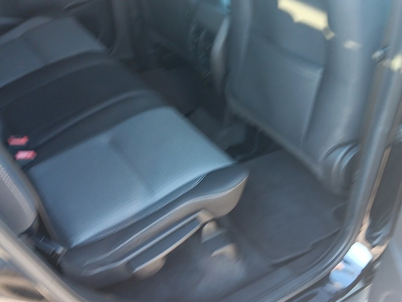 Ford Escape Vehicle Full-screen Gallery Image 34