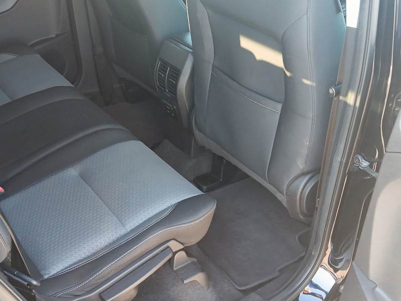 Ford Escape Vehicle Full-screen Gallery Image 35