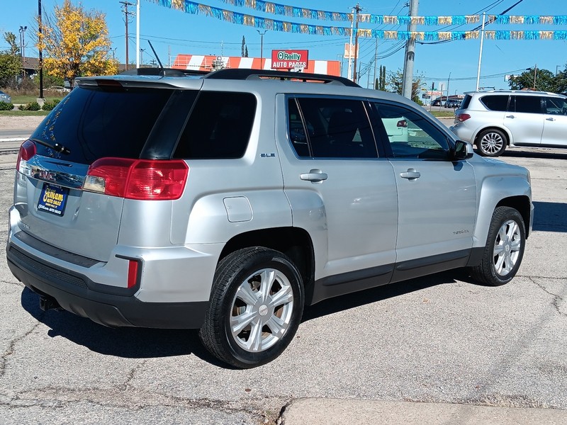 GMC Terrain Vehicle Full-screen Gallery Image 03