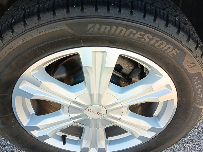 GMC Terrain Vehicle Full-screen Gallery Image 33