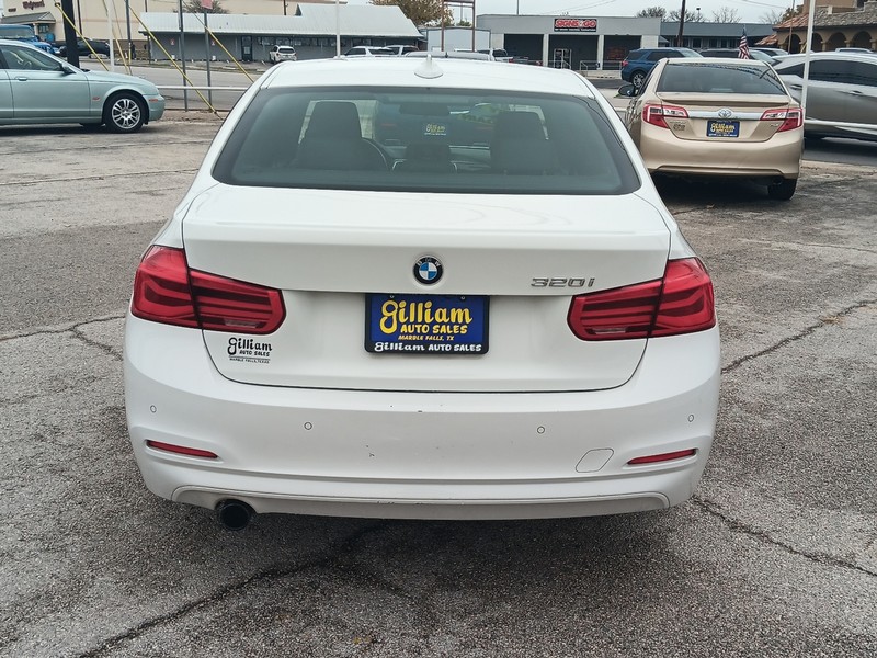 BMW 3 Series Vehicle Full-screen Gallery Image 4