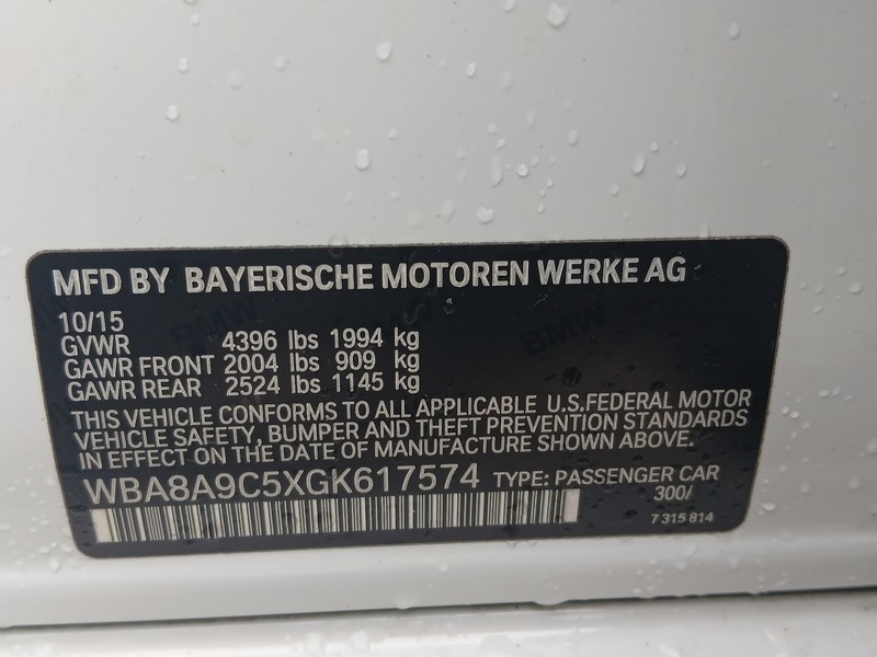 BMW 3 Series Vehicle Full-screen Gallery Image 16