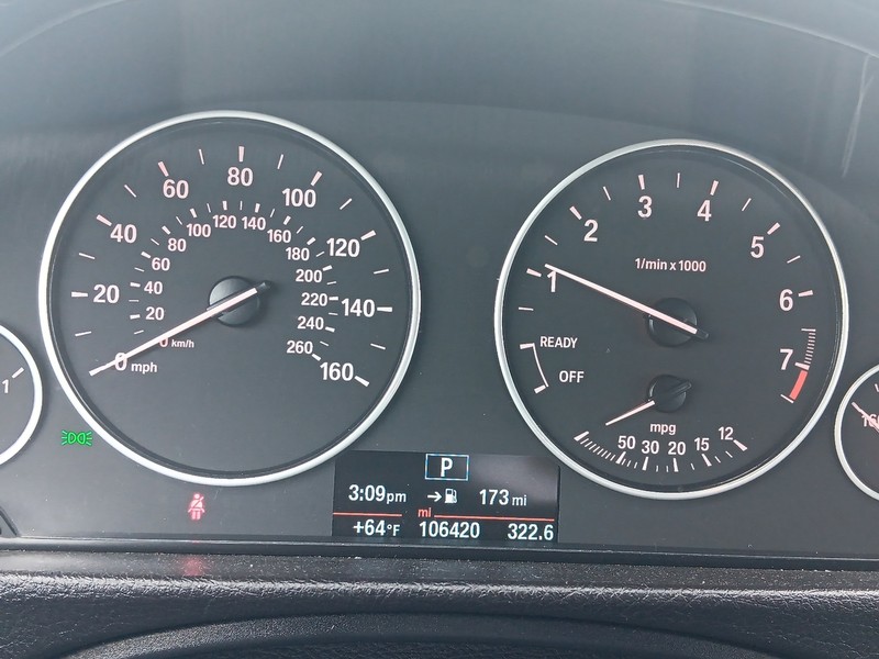 BMW 3 Series Vehicle Full-screen Gallery Image 21