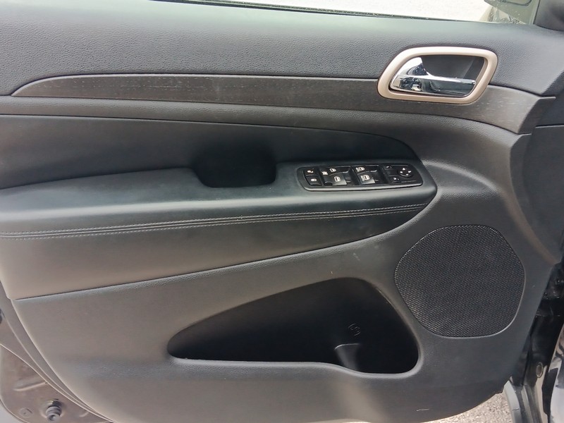 Jeep Grand Cherokee Vehicle Full-screen Gallery Image 19