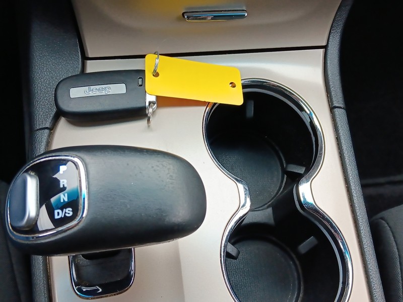 Jeep Grand Cherokee Vehicle Full-screen Gallery Image 22