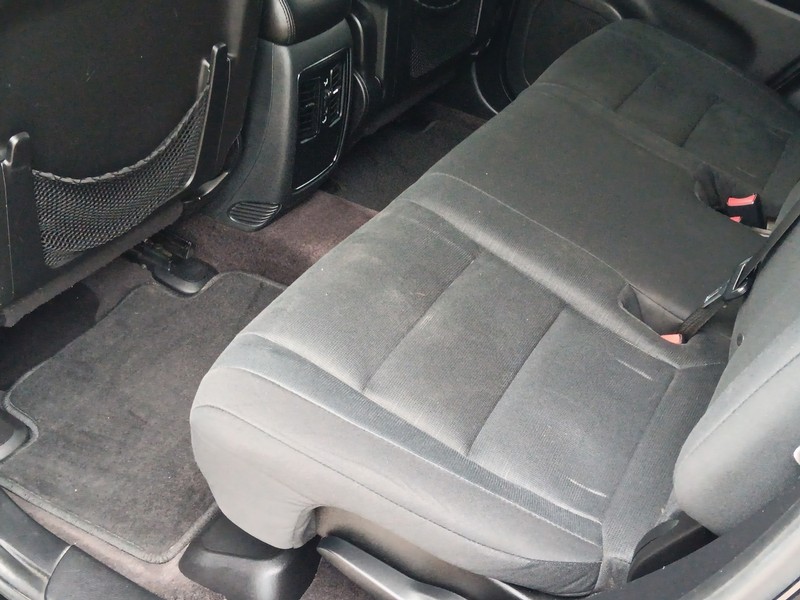 Jeep Grand Cherokee Vehicle Full-screen Gallery Image 38