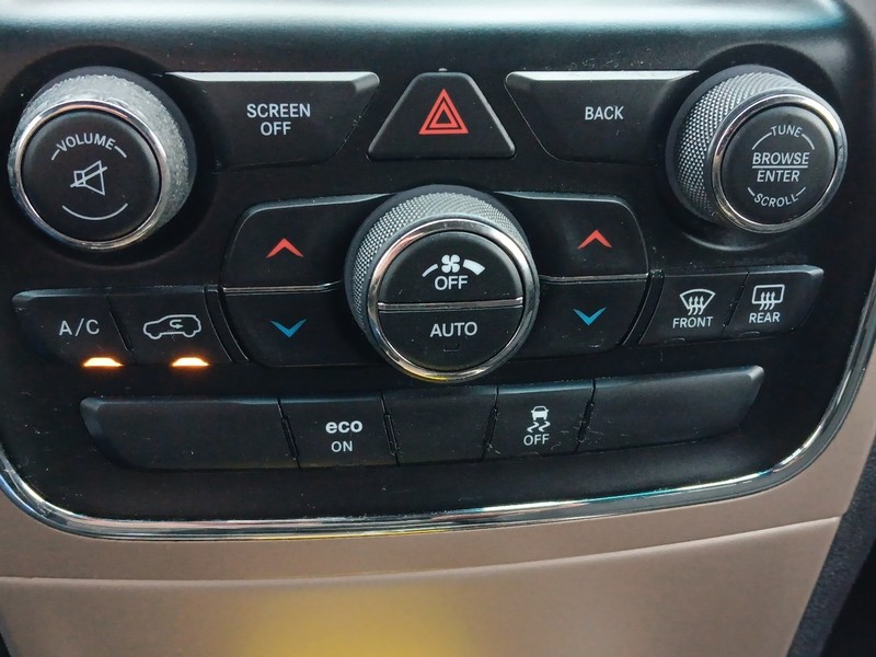 Jeep Grand Cherokee Vehicle Full-screen Gallery Image 47