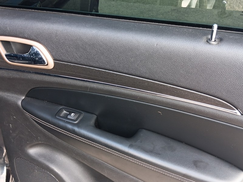 Jeep Grand Cherokee Vehicle Full-screen Gallery Image 31