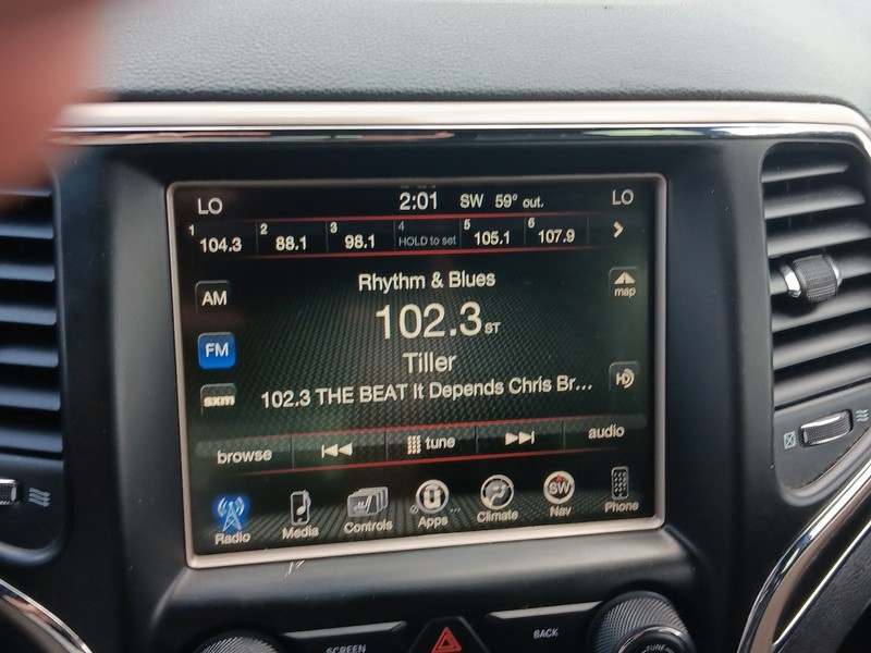 Jeep Grand Cherokee Vehicle Full-screen Gallery Image 36