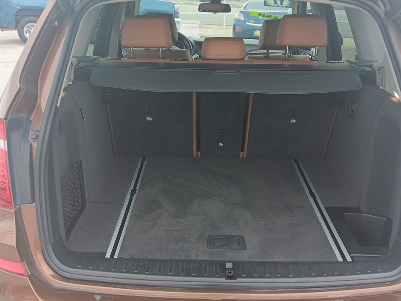 BMW X3 Vehicle Full-screen Gallery Image 05