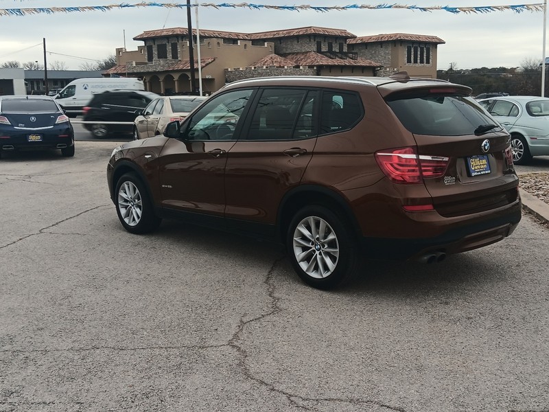 BMW X3 Vehicle Full-screen Gallery Image 06