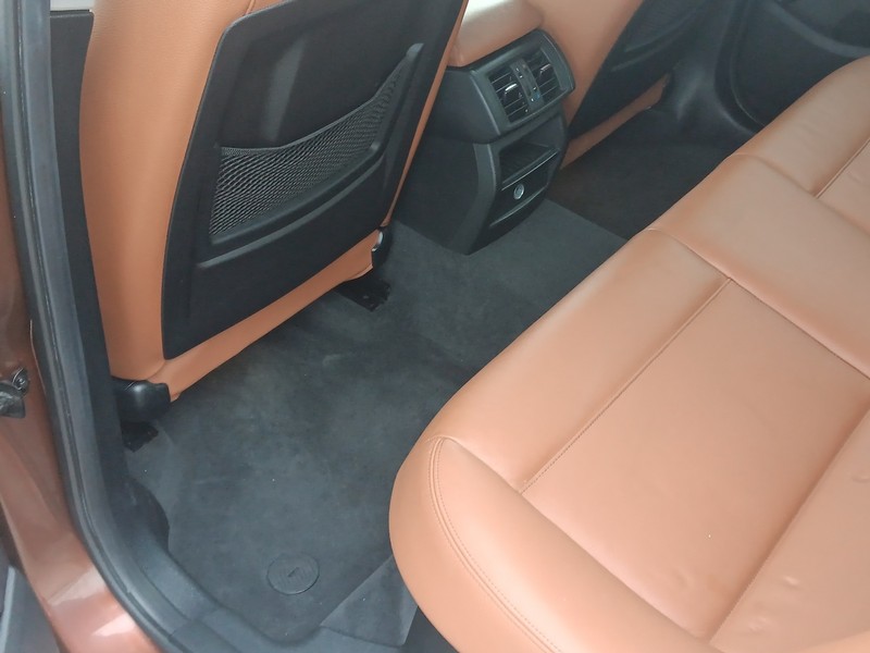 BMW X3 Vehicle Full-screen Gallery Image 14