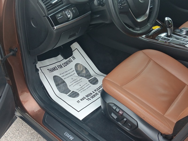 BMW X3 Vehicle Full-screen Gallery Image 16