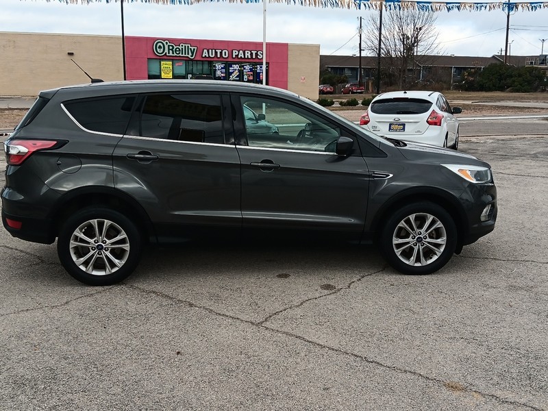 Ford Escape Vehicle Full-screen Gallery Image 02