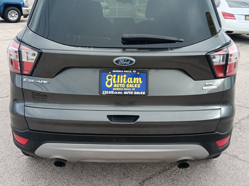 Ford Escape Vehicle Full-screen Gallery Image 07