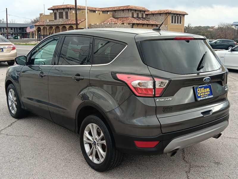 Ford Escape Vehicle Full-screen Gallery Image 09