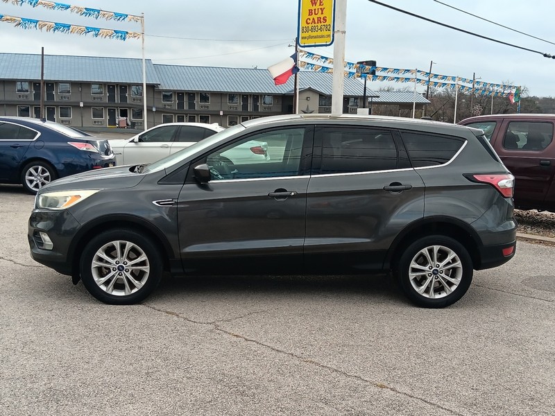 Ford Escape Vehicle Full-screen Gallery Image 10