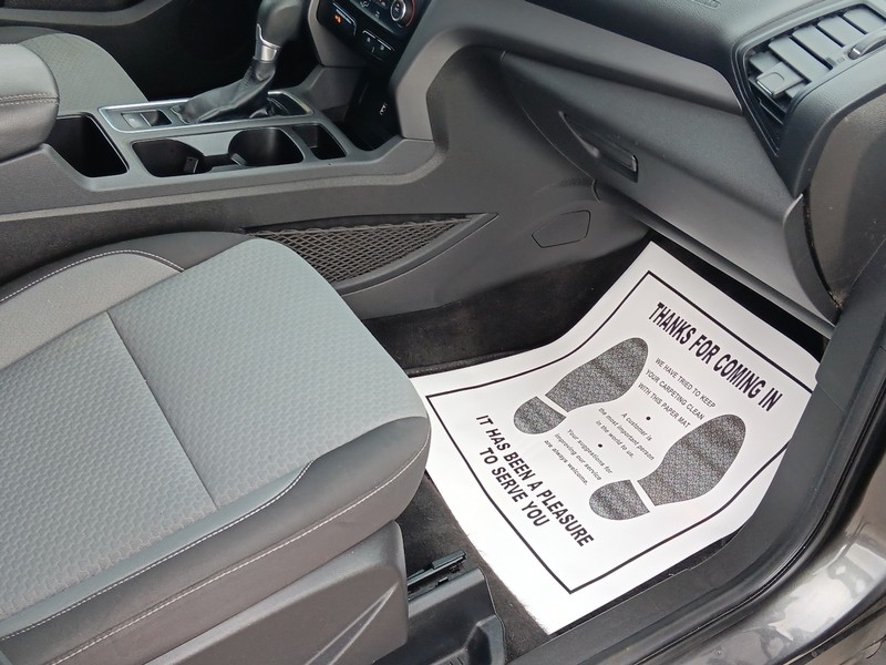 Ford Escape Vehicle Full-screen Gallery Image 13