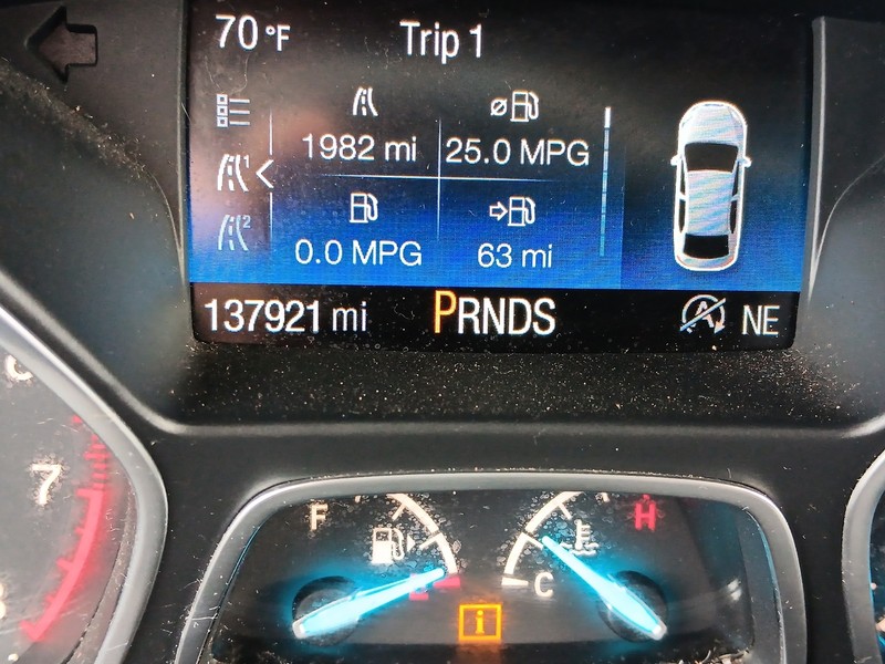 Ford Escape Vehicle Full-screen Gallery Image 22