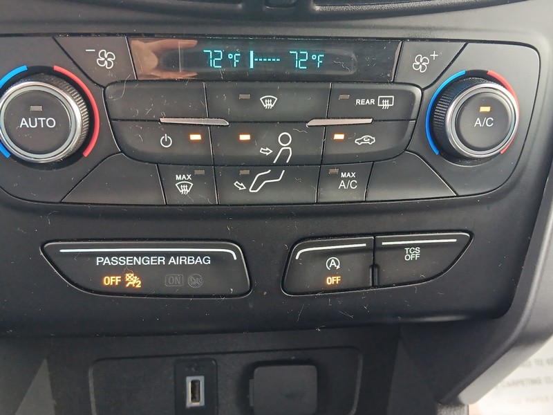 Ford Escape Vehicle Full-screen Gallery Image 25