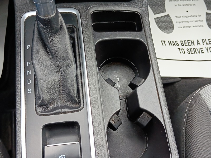 Ford Escape Vehicle Full-screen Gallery Image 26