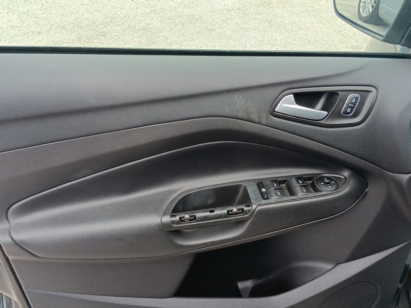 Ford Escape Vehicle Full-screen Gallery Image 48