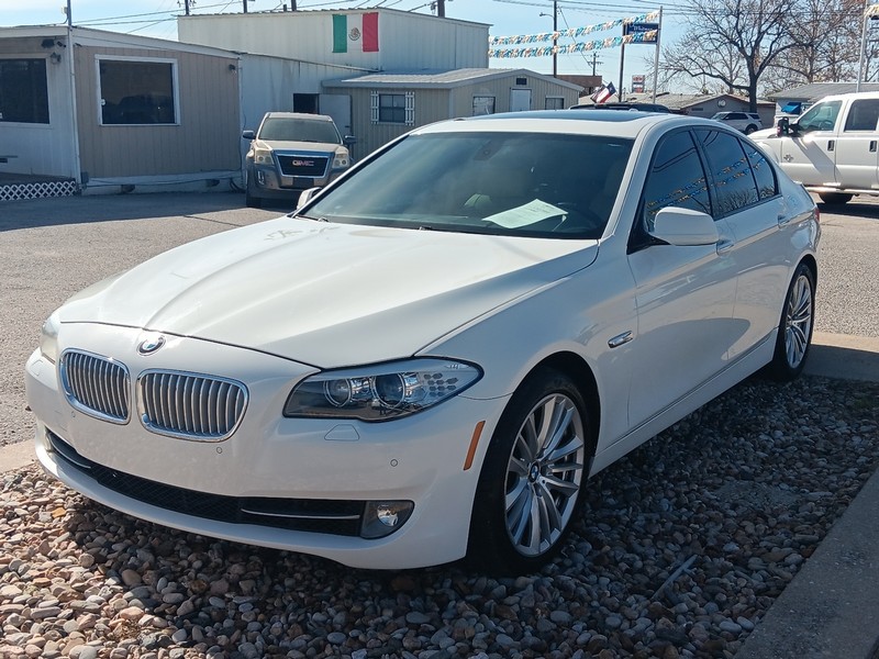 BMW 5 Series Vehicle Full-screen Gallery Image 7