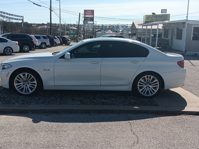 BMW 5 Series Vehicle Full-screen Gallery Image 25