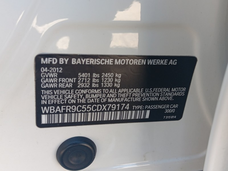 BMW 5 Series Vehicle Full-screen Gallery Image 48