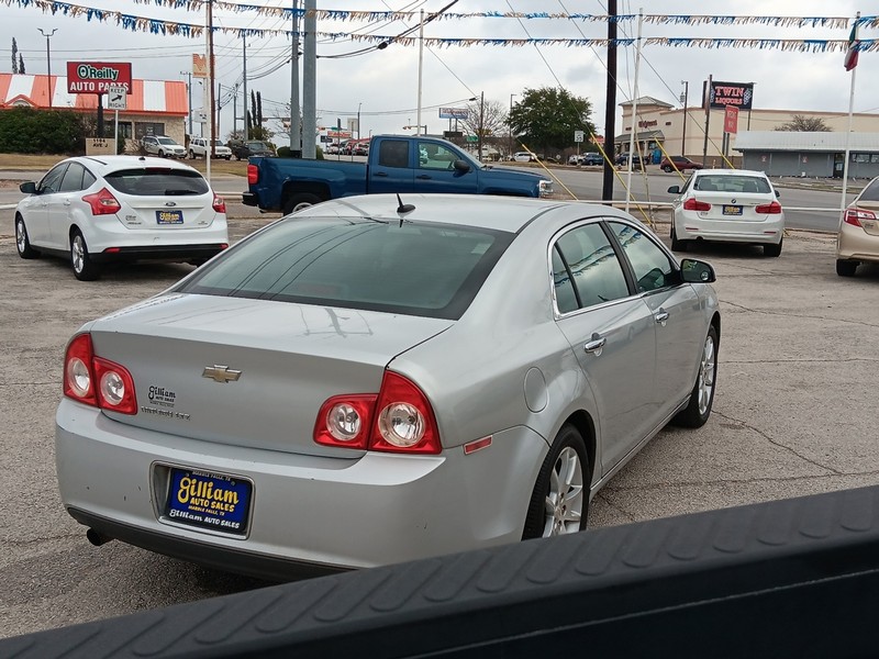 Chevrolet Malibu Vehicle Full-screen Gallery Image 3