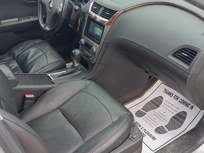 Chevrolet Malibu Vehicle Full-screen Gallery Image 9