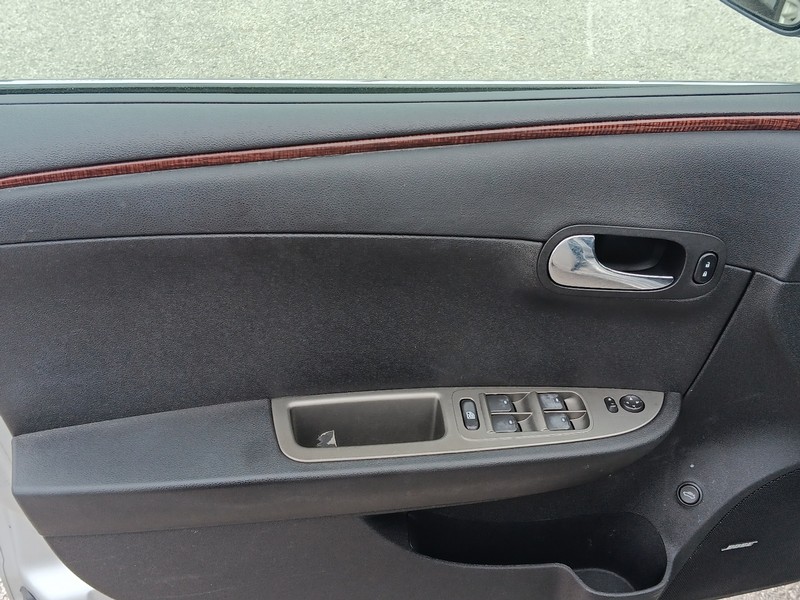 Chevrolet Malibu Vehicle Full-screen Gallery Image 14