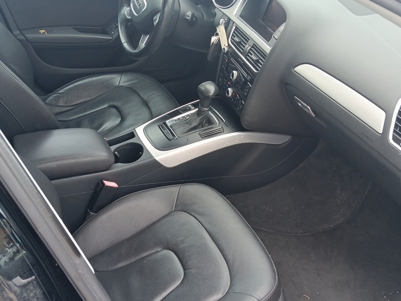 Audi A4 Vehicle Full-screen Gallery Image 8