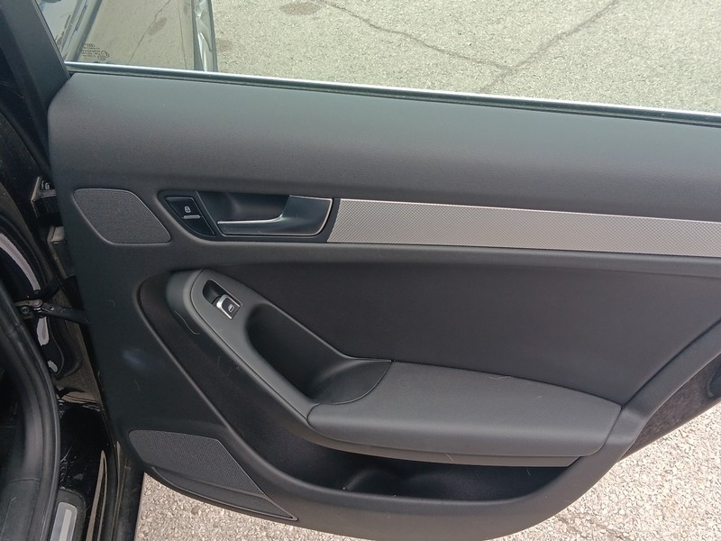 Audi A4 Vehicle Full-screen Gallery Image 11