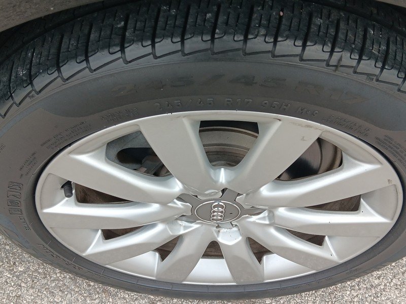 Audi A4 Vehicle Full-screen Gallery Image 12