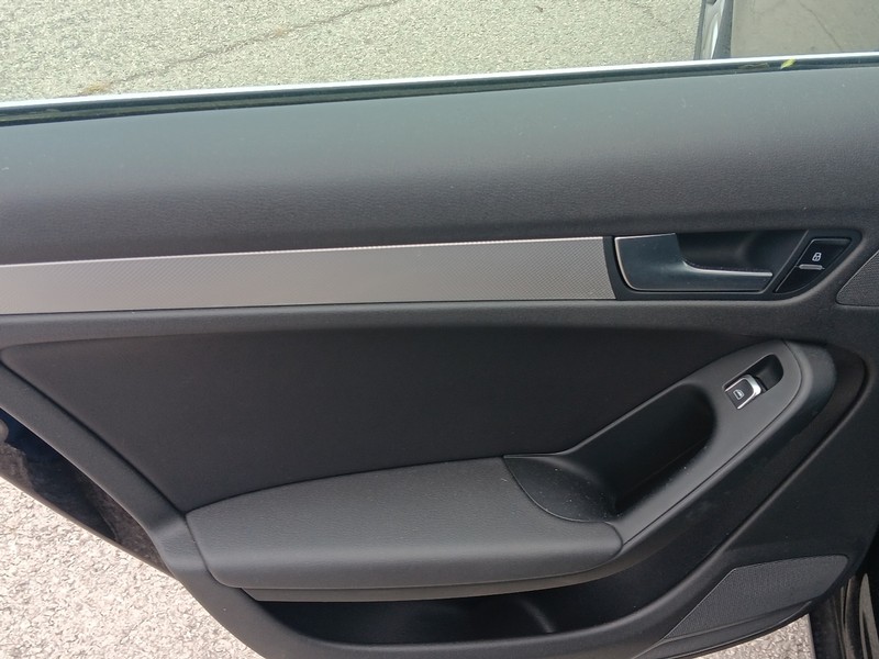 Audi A4 Vehicle Full-screen Gallery Image 14