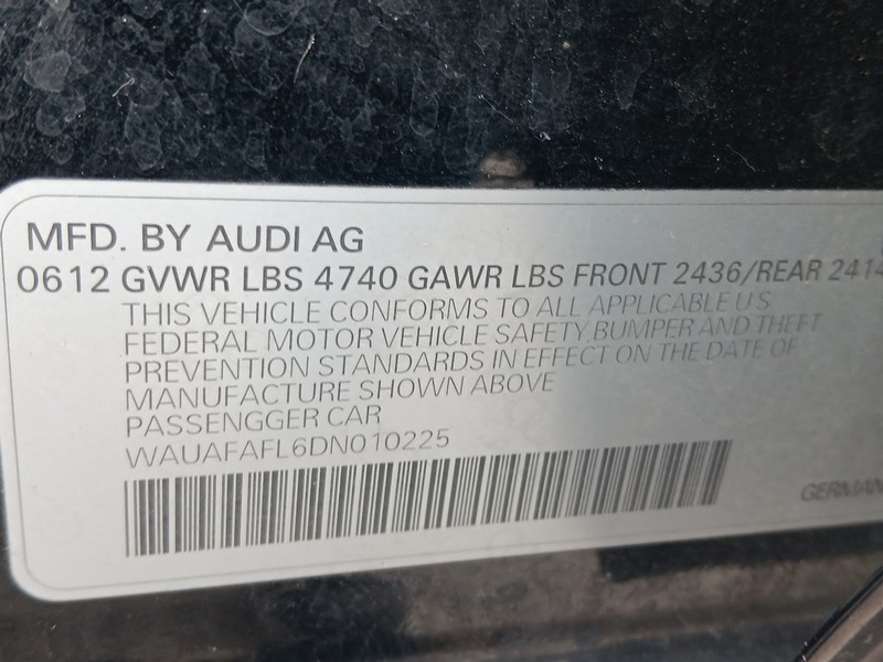 Audi A4 Vehicle Full-screen Gallery Image 15